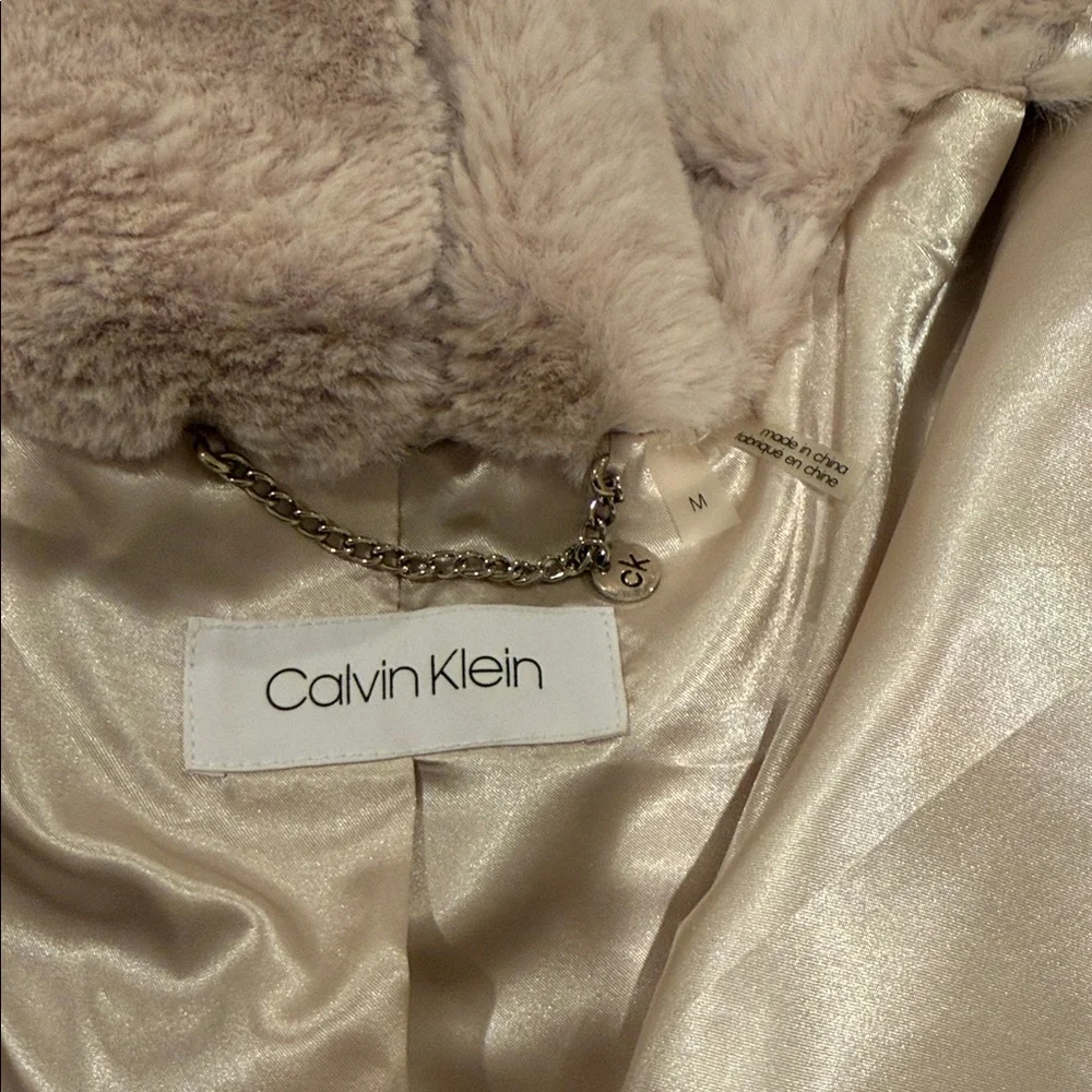Calvin Klein
Faux Fur Teddy Coat Size Medium - Picture 4 of 7